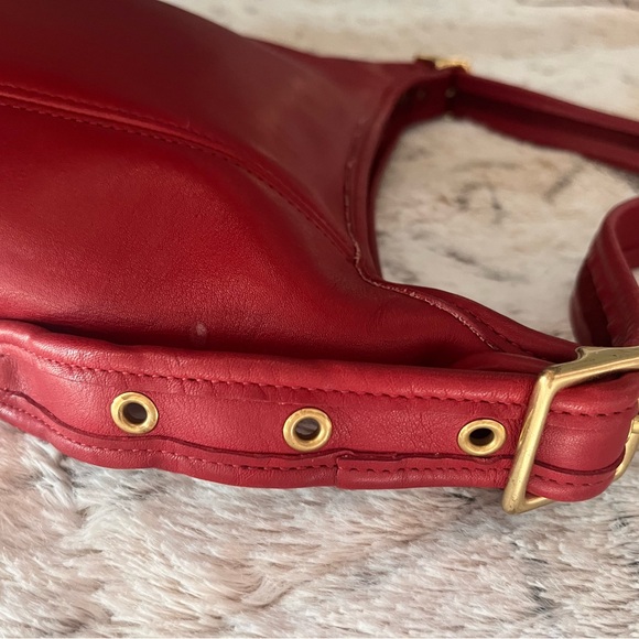 Red Vintage Coach - Picture 3 of 8